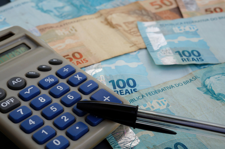Empresa pública pode descontar gratificação paga por engano a advogada empregada. Empresa pública pode descontar gratificação paga por engano a advogada empregada.